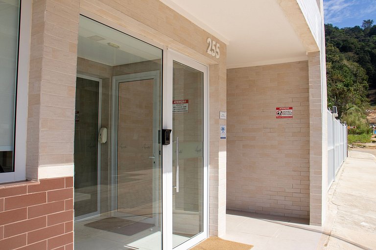 #208.Apto novo, 300 metros da praia, com piscina